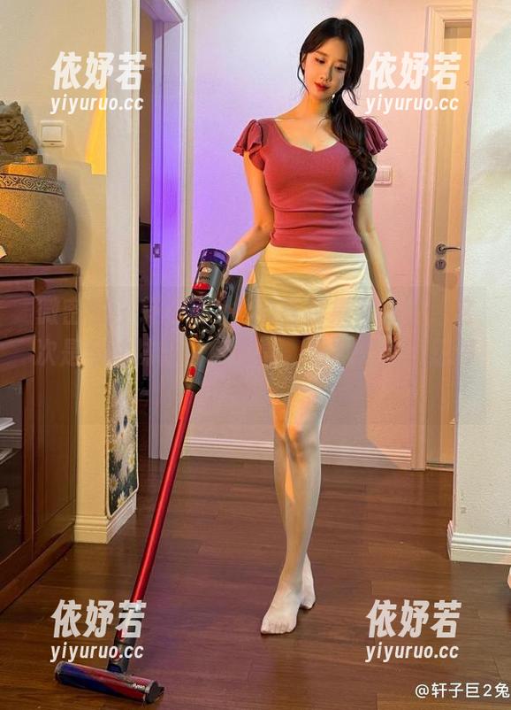 轩子巨2兔 微密圈 - 轩子巨2兔的写真集又来了,这次是马油袜的白色惊喜,看完更新不想停!