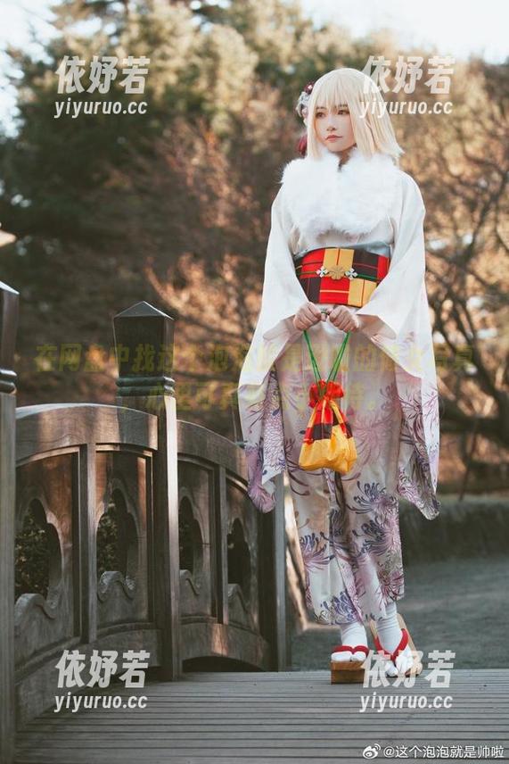 在网盘中找这个泡泡就是逊啦的修女写真，心里可真有点小期待。