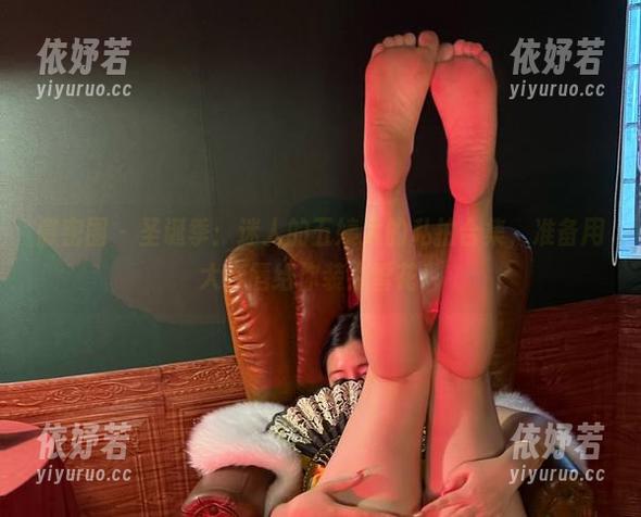 迷人的五姨太 微密圈 - 圣诞季:迷人的五姨太的私拍合集,准备用大红唇给你装点雪花!