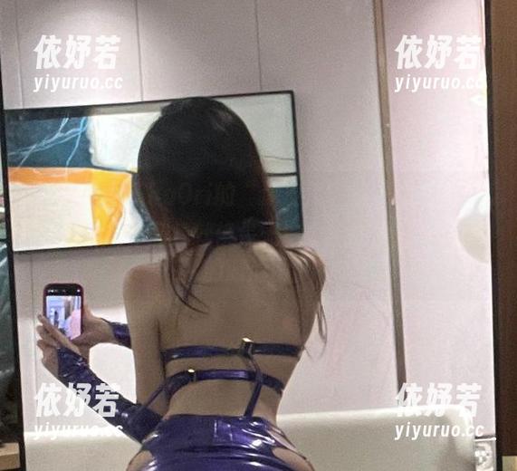 阿薰kaOri 如果说阿薰kaOri的“漆皮兔”是一场派对,那下载这作品集就像是无意中捡到的灯光闪耀的邀请函。