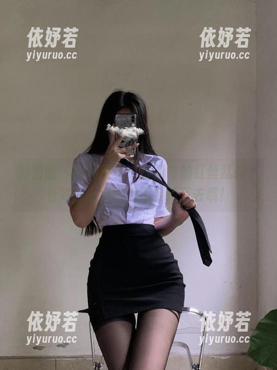 微密圈 - 福利图集：陈佩奇的红丝乱抓，看完请小心嘴巴不要掉下去哦！