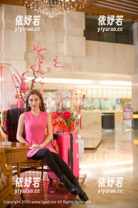 青豆客 - 牛仔裤美图合集，施忆佳Kitty酱演绎的个性与随性，下载了你会感激我！