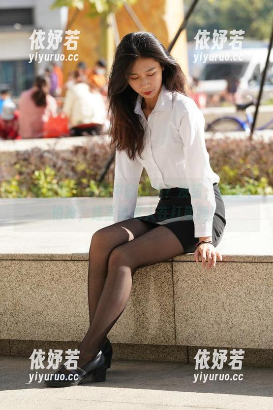 魔镜街拍-婷婷 魔镜街拍 - 寒风中的肉丝?没错,婷婷不怕冷,连圣诞老人在打瞌睡!