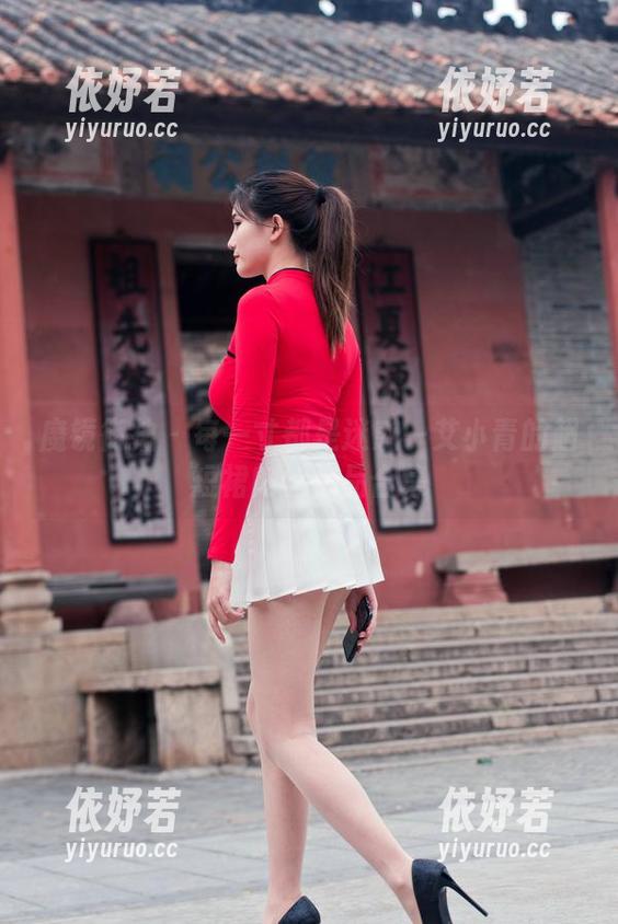 魔镜街拍-艾小青 魔镜街拍 - 每一寸都是迷惑—艾小青的超短裙肉丝作品合集